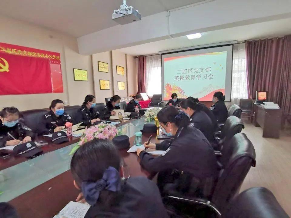 海口三港恢复通航:待渡场三千辆车需疏运,未购票车严禁进港